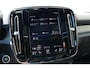 Volvo XC40 T5 AWD R-Design Intro Edition | Verwarmbare voorstoelen en achterbank | Verwarmbaar stuurwiel | Premium Audio by Harman Kardon | Interieur voorverwarmingsinstallatie | DAB ontvanger | Lichtmetalen velgen 20" | Cruise control | Elektrisch glazen panorama-dak | Rijstrooksensor met correctie | Fusion Red Metallic R-Design exterieur | Dak uitgevoerd in Black Stone Solid |
