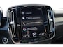 Volvo XC40 T5 AWD R-Design Intro Edition | Verwarmbare voorstoelen en achterbank | Verwarmbaar stuurwiel | Premium Audio by Harman Kardon | Interieur voorverwarmingsinstallatie | DAB ontvanger | Lichtmetalen velgen 20" | Cruise control | Elektrisch glazen panorama-dak | Rijstrooksensor met correctie | Fusion Red Metallic R-Design exterieur | Dak uitgevoerd in Black Stone Solid |