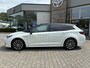 Toyota Corolla Touring Sports 1.8 HYBRID STYLE BI-TONE STOEL/STUURVERW EL-ACHTERKLEP HEAD-UP APPLE/ANDROID CLIMA AD-CRUISE 17" LM-VELGEN