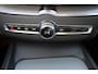 Volvo XC60 T6 350PK Plug-in hybrid AWD Plus Bright Long range / Adaptieve cruise control / Panoramadak / Apple carplay / Parkeersensoren met 360 camera / Elektrische achterklep / Elektrische stoelen met geheugen / Stoel en stuurwielverwarming
