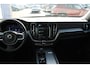 Volvo XC60 T6 350PK Plug-in hybrid AWD Plus Bright Long range / Adaptieve cruise control / Panoramadak / Apple carplay / Parkeersensoren met 360 camera / Elektrische achterklep / Elektrische stoelen met geheugen / Stoel en stuurwielverwarming