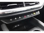 Skoda Enyaq iV 80 Loft // 99% SoH | Dealeronderhouden, 1e eigenaar | Warmtepomp | Camera | Sfeerverlichting | Adap. cruise control | Stoel- + stuurwielverwarming | CarPlay & Android Auto