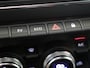 Renault Clio 1.6 E-Tech Hybrid 140 Limited | airco automatisch | Apple Carplay/Android | cruise control | LED koplampen | lederen bekleding | lichtmetalen velgen 17"| navigatiesysteem full map | rijstrooksensor met correctie | voorstoelen verwarmd |