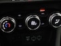 Renault Clio 1.6 E-Tech Hybrid 140 Limited | airco automatisch | Apple Carplay/Android | cruise control | LED koplampen | lederen bekleding | lichtmetalen velgen 17"| navigatiesysteem full map | rijstrooksensor met correctie | voorstoelen verwarmd |