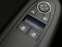 Renault Clio 1.6 E-Tech Hybrid 140 Limited | airco automatisch | Apple Carplay/Android | cruise control | LED koplampen | lederen bekleding | lichtmetalen velgen 17"| navigatiesysteem full map | rijstrooksensor met correctie | voorstoelen verwarmd |