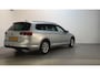 Volkswagen Passat 1.5 TSI 150pk DSG Business Trekhaak Navigatie App-Connect App-Connect DAB+