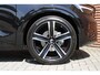 Volvo XC40 B4 Plus Dark | Trekhaak | 21'' Heico Velgen | Panoramisch schuif-/ kanteldak | Elektrische voorstoelen met geheugenfunctie | Harman Kardon | 360 graden camera | Extra getint glas | Stoel-/ stuurwielverwarming | Pilot assist