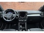 Volvo XC40 B4 Plus Dark | Trekhaak | 21'' Heico Velgen | Panoramisch schuif-/ kanteldak | Elektrische voorstoelen met geheugenfunctie | Harman Kardon | 360 graden camera | Extra getint glas | Stoel-/ stuurwielverwarming | Pilot assist