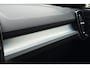 Volvo XC40 B4 Plus Dark | Trekhaak | 21'' Heico Velgen | Panoramisch schuif-/ kanteldak | Elektrische voorstoelen met geheugenfunctie | Harman Kardon | 360 graden camera | Extra getint glas | Stoel-/ stuurwielverwarming | Pilot assist