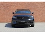 Volvo XC40 B4 Plus Dark | Trekhaak | 21'' Heico Velgen | Panoramisch schuif-/ kanteldak | Elektrische voorstoelen met geheugenfunctie | Harman Kardon | 360 graden camera | Extra getint glas | Stoel-/ stuurwielverwarming | Pilot assist