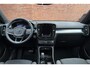 Volvo XC40 B4 Plus Dark | Trekhaak | 21'' Heico Velgen | Panoramisch schuif-/ kanteldak | Elektrische voorstoelen met geheugenfunctie | Harman Kardon | 360 graden camera | Extra getint glas | Stoel-/ stuurwielverwarming | Pilot assist