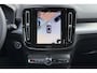 Volvo XC40 B4 Plus Dark | Trekhaak | 21'' Heico Velgen | Panoramisch schuif-/ kanteldak | Elektrische voorstoelen met geheugenfunctie | Harman Kardon | 360 graden camera | Extra getint glas | Stoel-/ stuurwielverwarming | Pilot assist