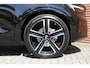 Volvo XC40 B4 Plus Dark | Trekhaak | 21'' Heico Velgen | Panoramisch schuif-/ kanteldak | Elektrische voorstoelen met geheugenfunctie | Harman Kardon | 360 graden camera | Extra getint glas | Stoel-/ stuurwielverwarming | Pilot assist