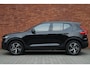 Volvo XC40 B4 Plus Dark | Trekhaak | Verwarmbare voorstoelen en stuurwiel |  Adaptieve cruise control | Premium audio by Harman Kardon | Apple carplay/Android auto | Keyless