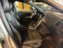 Volvo XC60 2.4 D5 momentum trekhaak adaptive cruise winterpakket navi 18 inch