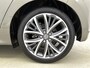 Toyota Yaris 1.5 Hybrid 130 Executive | BTW voertuig | Dodehoek detectie | Stoel+stuurverwarming | Parkeersensoren Voor+achter | Climate Control | Cruise Control Adaptive | Apple CarPlay/Android auto | Draadloze telefoonlader |