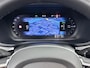 Volvo V60 T6 Recharge Ultra Dark | 19" | Trekhaak | 360 Camera | Getint Glas | Elektr. verst. Sportstoelen | Panoramadak | Harman Kardon| Head-Up | Full LED