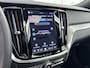 Volvo V60 T6 Recharge Ultra Dark | 19" | Trekhaak | 360 Camera | Getint Glas | Elektr. verst. Sportstoelen | Panoramadak | Harman Kardon| Head-Up | Full LED