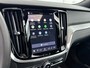 Volvo V60 T6 Recharge Ultra Dark | 19" | Trekhaak | 360 Camera | Getint Glas | Elektr. verst. Sportstoelen | Panoramadak | Harman Kardon| Head-Up | Full LED