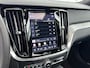 Volvo V60 T6 Recharge Ultra Dark | 19" | Trekhaak | 360 Camera | Getint Glas | Elektr. verst. Sportstoelen | Panoramadak | Harman Kardon| Head-Up | Full LED