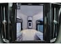 Volvo XC60 T6 Recharge AWD Plus Dark - Panorama/schuifdak - IntelliSafe Assist & Surround - 360º Camera - Verwarmde voorstoelen, stuur & achterbank - Parkeersensoren voor & achter - Elektr. bedienb. voorstoelen met geheugen - Draadloze tel. lader - Inklapbare trekhaak - 19' LMV