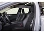 Volvo XC60 T6 Recharge AWD Plus Dark - Panorama/schuifdak - IntelliSafe Assist & Surround - 360º Camera - Verwarmde voorstoelen, stuur & achterbank - Parkeersensoren voor & achter - Elektr. bedienb. voorstoelen met geheugen - Draadloze tel. lader - Inklapbare trekhaak - 19' LMV
