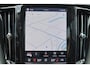 Volvo XC60 T6 Recharge AWD Plus Dark - Panorama/schuifdak - IntelliSafe Assist & Surround - 360º Camera - Verwarmde voorstoelen, stuur & achterbank - Parkeersensoren voor & achter - Elektr. bedienb. voorstoelen met geheugen - Draadloze tel. lader - Inklapbare trekhaak - 19' LMV