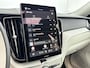 Volvo XC60 T8 Recharge Ultra Dark Executive Edition | 22" | Luchtvering | Gelaagd Glas | Geventileerd Nappa | Massagestoelen | Bowers & Wilkins | Panoramadak | Head-Up | 360 Camera | Elektr. verst. Stoelen | BLIS | Stoel/Stuur/Achterbankverwarming