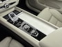 Volvo XC60 T8 Recharge Ultra Dark Executive Edition | 22" | Luchtvering | Gelaagd Glas | Geventileerd Nappa | Massagestoelen | Bowers & Wilkins | Panoramadak | Head-Up | 360 Camera | Elektr. verst. Stoelen | BLIS | Stoel/Stuur/Achterbankverwarming