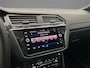 Volkswagen Tiguan R-Line Business 1.5 TSI 150pk DSG Automaat Trekhaak, Panoramadak, Lederen bekleding, Adaptive cruise control, Elektrische achterklep, LED matrix koplampen