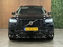 Volvo XC90 T8 AWD Recharge Ultra Dark | Vol! | Bowers & Wilkins | Luchtvering | Stoelventilatie | Trekhaak | Bodykit | 360 Camera | Head-Up Display | Stoelmassage | 455pk | Adaptieve Cruise Control | Stoelverwarming voor+achter | Stuurwielverwarming | Schuifdak | 22 Inch | Full LED Meesturende koplampen | Pilot Assist | BLIS Dode Hoek Detectie | Elektrische voorstoelen geheugen | Nappa Lederen bekleding | Zitting verlenging voorstoelen | Lederen Dashboard | Google Infotainment | Keyless Drive | Parkeersensoren voor+achter | Privacy Glass | Elektrisch bedienbare achterklep | Geïntegreerde zongordijnen achterportieren | Geïntegreerd kinderzitje achterin | Verlichte instaplijsten | 7-Persoons | 4-Zone Climate Control | DAB Radio | Apple Carplay/Android Auto | Alarm Klasse III | Draadloos telefoon opladen | Volvo On Call met mobiele App functie | Onyx Black Metallic |
