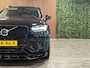 Volvo XC90 T8 AWD Recharge Ultra Dark | Vol! | Bowers & Wilkins | Luchtvering | Stoelventilatie | Trekhaak | Bodykit | 360 Camera | Head-Up Display | Stoelmassage | 455pk | Adaptieve Cruise Control | Stoelverwarming voor+achter | Stuurwielverwarming | Schuifdak | 22 Inch | Full LED Meesturende koplampen | Pilot Assist | BLIS Dode Hoek Detectie | Elektrische voorstoelen geheugen | Nappa Lederen bekleding | Zitting verlenging voorstoelen | Lederen Dashboard | Google Infotainment | Keyless Drive | Parkeersensoren voor+achter | Privacy Glass | Elektrisch bedienbare achterklep | Geïntegreerde zongordijnen achterportieren | Geïntegreerd kinderzitje achterin | Verlichte instaplijsten | 7-Persoons | 4-Zone Climate Control | DAB Radio | Apple Carplay/Android Auto | Alarm Klasse III | Draadloos telefoon opladen | Volvo On Call met mobiele App functie | Onyx Black Metallic |