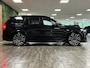 Volvo XC90 T8 AWD Recharge Ultra Dark | Vol! | Bowers & Wilkins | Luchtvering | Stoelventilatie | Trekhaak | Bodykit | 360 Camera | Head-Up Display | Stoelmassage | 455pk | Adaptieve Cruise Control | Stoelverwarming voor+achter | Stuurwielverwarming | Schuifdak | 22 Inch | Full LED Meesturende koplampen | Pilot Assist | BLIS Dode Hoek Detectie | Elektrische voorstoelen geheugen | Nappa Lederen bekleding | Zitting verlenging voorstoelen | Lederen Dashboard | Google Infotainment | Keyless Drive | Parkeersensoren voor+achter | Privacy Glass | Elektrisch bedienbare achterklep | Geïntegreerde zongordijnen achterportieren | Geïntegreerd kinderzitje achterin | Verlichte instaplijsten | 7-Persoons | 4-Zone Climate Control | DAB Radio | Apple Carplay/Android Auto | Alarm Klasse III | Draadloos telefoon opladen | Volvo On Call met mobiele App functie | Onyx Black Metallic |