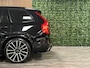 Volvo XC90 T8 AWD Recharge Ultra Dark | Vol! | Bowers & Wilkins | Luchtvering | Stoelventilatie | Trekhaak | Bodykit | 360 Camera | Head-Up Display | Stoelmassage | 455pk | Adaptieve Cruise Control | Stoelverwarming voor+achter | Stuurwielverwarming | Schuifdak | 22 Inch | Full LED Meesturende koplampen | Pilot Assist | BLIS Dode Hoek Detectie | Elektrische voorstoelen geheugen | Nappa Lederen bekleding | Zitting verlenging voorstoelen | Lederen Dashboard | Google Infotainment | Keyless Drive | Parkeersensoren voor+achter | Privacy Glass | Elektrisch bedienbare achterklep | Geïntegreerde zongordijnen achterportieren | Geïntegreerd kinderzitje achterin | Verlichte instaplijsten | 7-Persoons | 4-Zone Climate Control | DAB Radio | Apple Carplay/Android Auto | Alarm Klasse III | Draadloos telefoon opladen | Volvo On Call met mobiele App functie | Onyx Black Metallic |