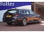 BMW 3-Serie Touring 330e xDrive M-Sport M 50 Jahre Edition 292PK+Volleder+Keyless+Breed-Navi+Flippers+SOH95% = ORIG/NL+DEALER