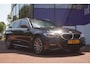 BMW 3-Serie Touring 330e xDrive M-Sport M 50 Jahre Edition 292PK+Volleder+Keyless+Breed-Navi+Flippers+SOH95% = ORIG/NL+DEALER