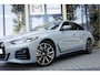 BMW i4 eDrive40 84 kWh | High Executive | M Sportpakket | 19" LM Velgen | Elektrisch verstelbare stoelen | Head-Up Display | Harman Kardon | Achteruitrijcamera | Stoel & Stuurwielverwarming | Comfort Access |