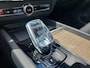Volvo XC60 2.0 T8 Plug-in hybrid AWD Ultra Dark | Luchtvering | Bowers & Wilkins sound | Trekhaak | Massagefunctie |