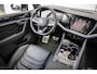 Volkswagen Touareg R 3.0 TSI eHybrid 462pk 4MOTION | Panoramadak | Luchtvering | Servosluiting | Trekhaak | Leder Pakket | 22'' Velgen