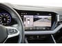 Volkswagen Touareg R 3.0 TSI eHybrid 462pk 4MOTION | Panoramadak | Luchtvering | Servosluiting | Trekhaak | Leder Pakket | 22'' Velgen