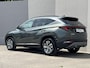 Hyundai Tucson 1.6 T-GDI HEV Comfort 4WD / Fabrieksgarantie tot 05-2028 / Automaat / Uniek 4WD / Dealer onderhouden / Navigatie / Apple Carplay Android / Stuur- & stoelverwarming / Elektrische klep / 17" LM wielen /