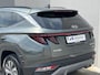 Hyundai Tucson 1.6 T-GDI HEV Comfort 4WD / Fabrieksgarantie tot 05-2028 / Automaat / Uniek 4WD / Dealer onderhouden / Navigatie / Apple Carplay Android / Stuur- & stoelverwarming / Elektrische klep / 17" LM wielen /