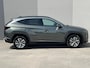 Hyundai Tucson 1.6 T-GDI HEV Comfort 4WD / Fabrieksgarantie tot 05-2028 / Automaat / Uniek 4WD / Dealer onderhouden / Navigatie / Apple Carplay Android / Stuur- & stoelverwarming / Elektrische klep / 17" LM wielen /