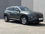 Hyundai Tucson 1.6 T-GDI HEV Comfort 4WD / Fabrieksgarantie tot 05-2028 / Automaat / Uniek 4WD / Dealer onderhouden / Navigatie / Apple Carplay Android / Stuur- & stoelverwarming / Elektrische klep / 17" LM wielen /