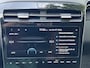 Hyundai Tucson 1.6 T-GDI HEV Comfort 4WD / Fabrieksgarantie tot 05-2028 / Automaat / Uniek 4WD / Dealer onderhouden / Navigatie / Apple Carplay Android / Stuur- & stoelverwarming / Elektrische klep / 17" LM wielen /