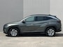 Hyundai Tucson 1.6 T-GDI HEV Comfort 4WD / Fabrieksgarantie tot 05-2028 / Automaat / Uniek 4WD / Dealer onderhouden / Navigatie / Apple Carplay Android / Stuur- & stoelverwarming / Elektrische klep / 17" LM wielen /