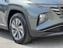 Hyundai Tucson 1.6 T-GDI HEV Comfort 4WD / Fabrieksgarantie tot 05-2028 / Automaat / Uniek 4WD / Dealer onderhouden / Navigatie / Apple Carplay Android / Stuur- & stoelverwarming / Elektrische klep / 17" LM wielen /