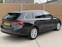 Skoda Octavia Combi 1.5 e-TSI Business Edition Plus Automaat | Adaptieve cruise control | Elektrisch bedienbare achterklep | Stoelverwarming | LED verlichting | Climate control | Parkeersensoren voor en achter