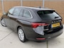 Skoda Octavia Combi 1.5 e-TSI Business Edition Plus Automaat | Adaptieve cruise control | Elektrisch bedienbare achterklep | Stoelverwarming | LED verlichting | Climate control | Parkeersensoren voor en achter
