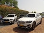 BMW X1 sDrive20i ParelWeiss | Full Options | HUD | NavPro | Stoelverw | All wheater | Uniek